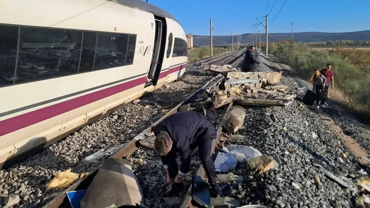 Última hora del accidente de tren de Toledo, en directo. Un choque entre un AVE y un Iryo deja víctimas mortales y numerosos heridos