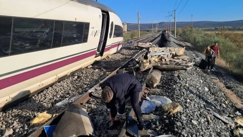 Última hora del accidente de tren de Toledo, en directo. Un choque entre un AVE y un Iryo deja víctimas mortales y numerosos heridos