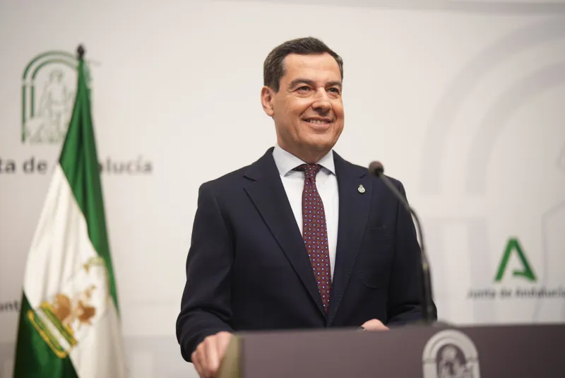 Juanma Moreno presenta su Gobierno de 13 consejerías y blinda la estabilidad para la XIII Legislatura