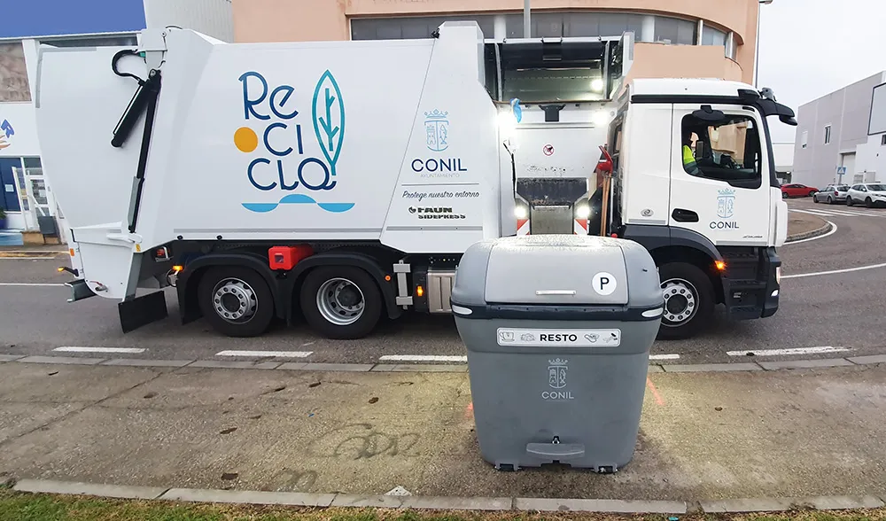 CCOO rebate a Susana Bermúdez y mantiene que la limpieza de Conil sufre falta de personal y planificación