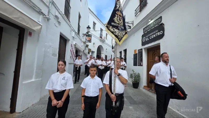 La Virgen de la Oliva regresa a su ermita arropada por cientos de vejeriegos