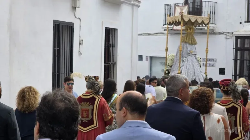 La Virgen de la Oliva regresa a su ermita arropada por cientos de vejeriegos