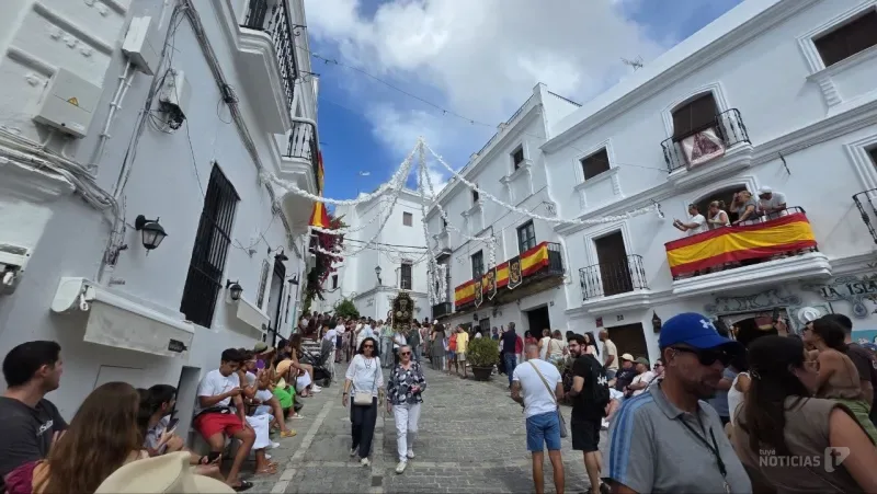 La Virgen de la Oliva regresa a su ermita arropada por cientos de vejeriegos