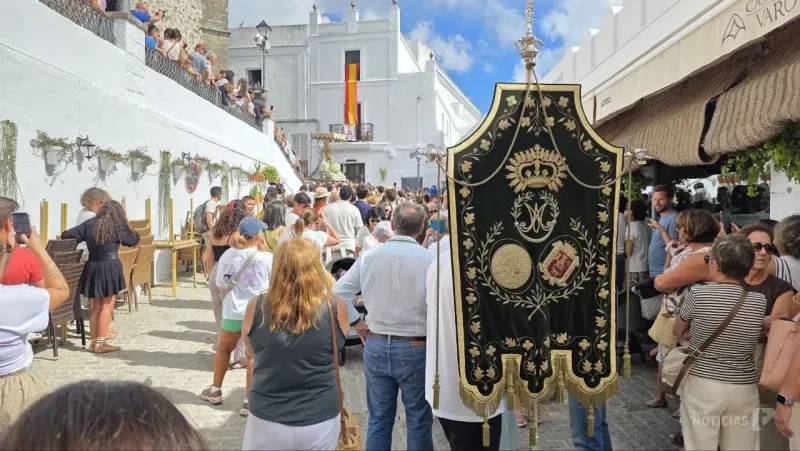 La Virgen de la Oliva regresa a su ermita arropada por cientos de vejeriegos
