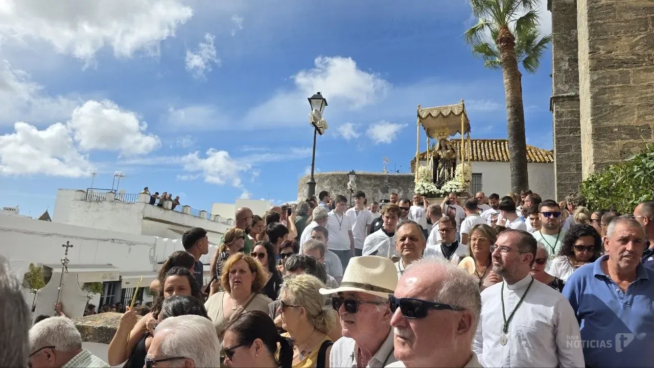 La Virgen de la Oliva regresa a su ermita arropada por cientos de vejeriegos