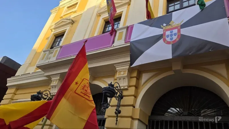 Chiclana se vuelca con Ceuta entre abucheos al alcalde durante la concentración