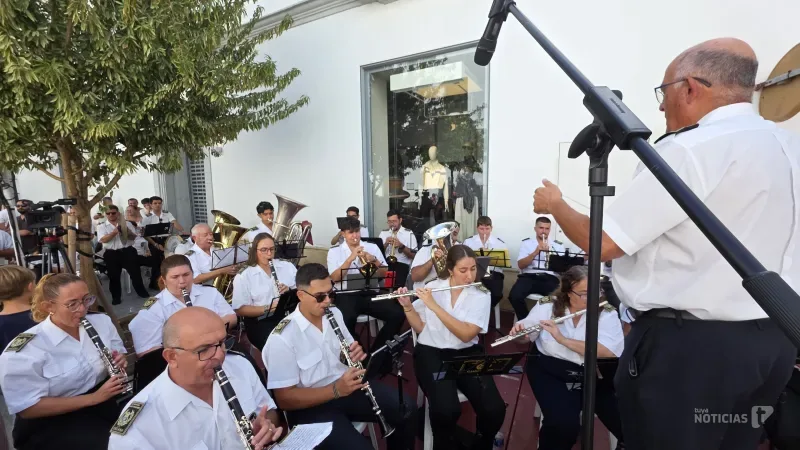Chiclana rinde homenaje a la Virgen de los Remedios con una multitud en la ofrenda floral