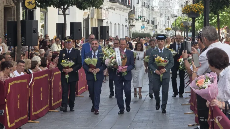 Chiclana rinde homenaje a la Virgen de los Remedios con una multitud en la ofrenda floral
