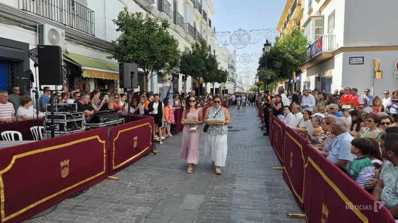Chiclana rinde homenaje a la Virgen de los Remedios con una multitud en la ofrenda floral
