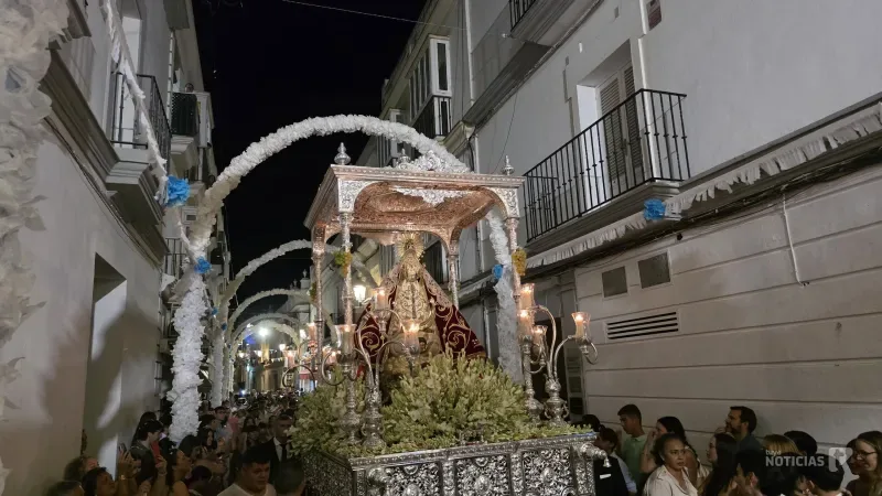 Chiclana acompaña masivamente a la Virgen de los Remedios en procesión