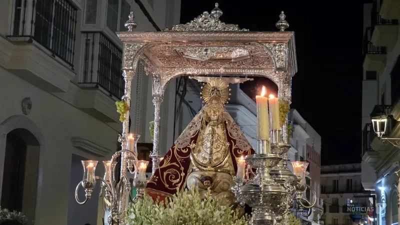 Chiclana acompaña masivamente a la Virgen de los Remedios en procesión