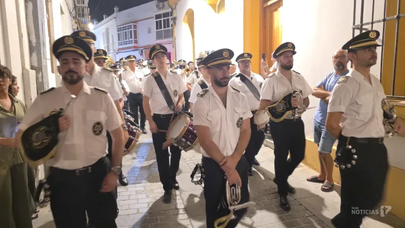 Chiclana acompaña masivamente a la Virgen de los Remedios en procesión
