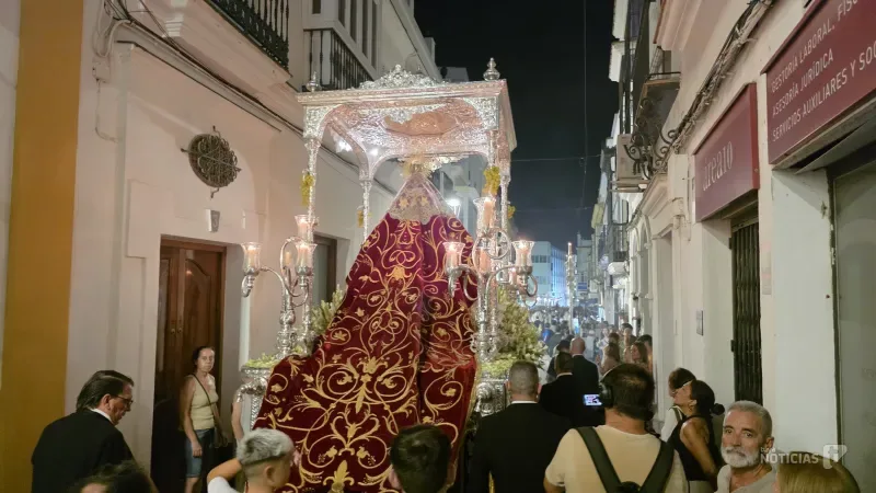 Chiclana acompaña masivamente a la Virgen de los Remedios en procesión