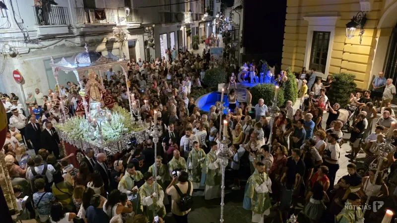 Chiclana acompaña masivamente a la Virgen de los Remedios en procesión