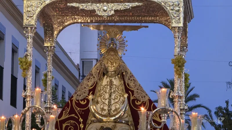 Chiclana acompaña masivamente a la Virgen de los Remedios en procesión