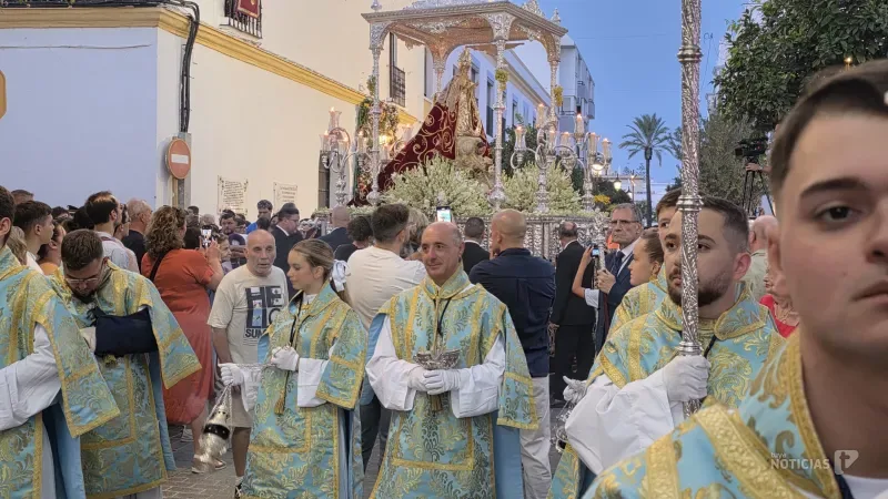 Chiclana acompaña masivamente a la Virgen de los Remedios en procesión
