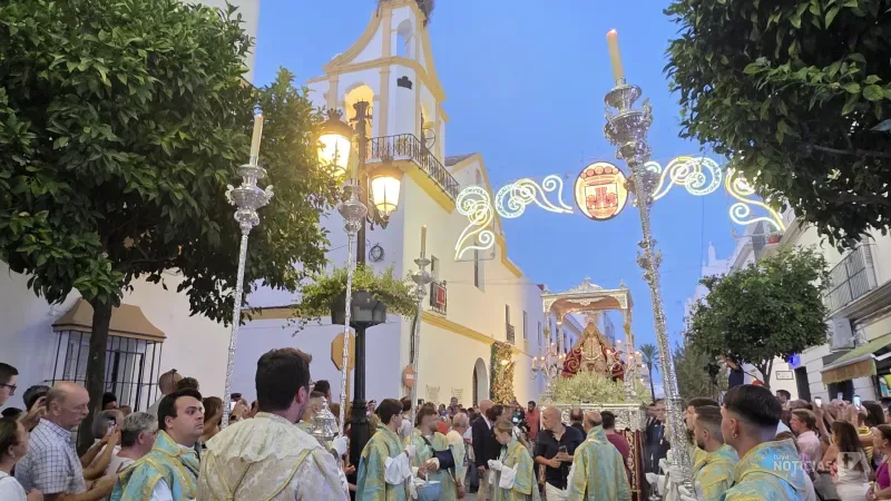 Chiclana acompaña masivamente a la Virgen de los Remedios en procesión