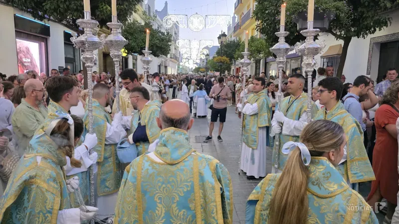 Chiclana acompaña masivamente a la Virgen de los Remedios en procesión