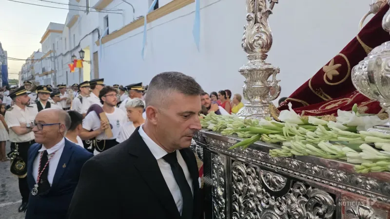 Chiclana acompaña masivamente a la Virgen de los Remedios en procesión