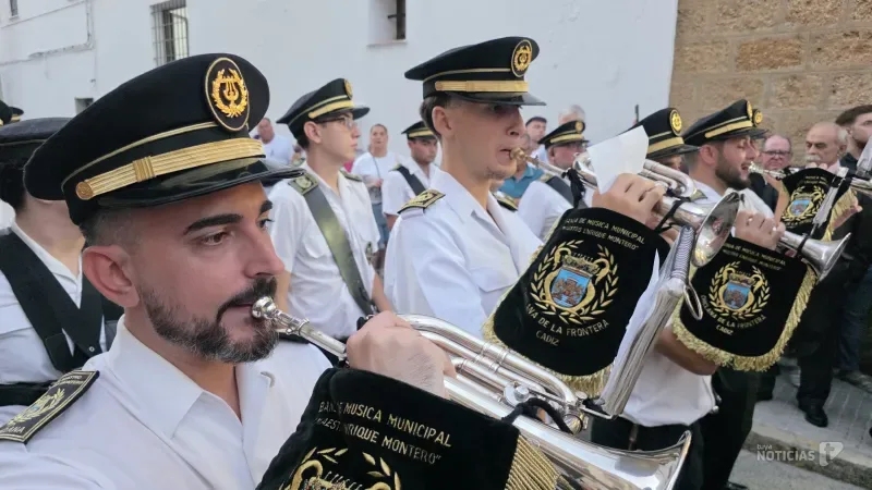Chiclana acompaña masivamente a la Virgen de los Remedios en procesión