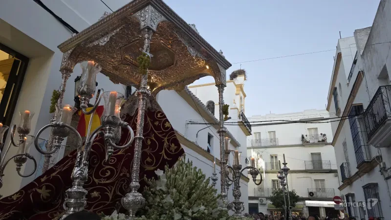 Chiclana acompaña masivamente a la Virgen de los Remedios en procesión