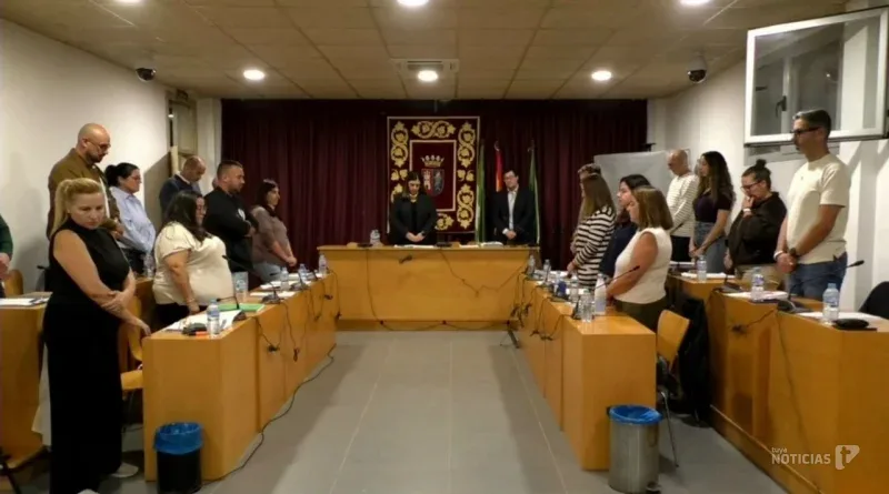 Conil aprueba más de 10 millones para pagar nóminas, facturas y subvenciones en un pleno marcado por el debate económico