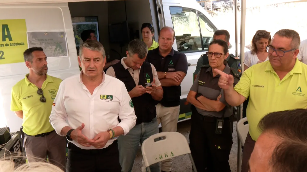 El incendio de Grazalema baja a preemergencia tras estabilizarse