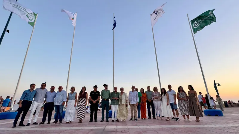La Barrosa vuelve a izar sus banderas de calidad