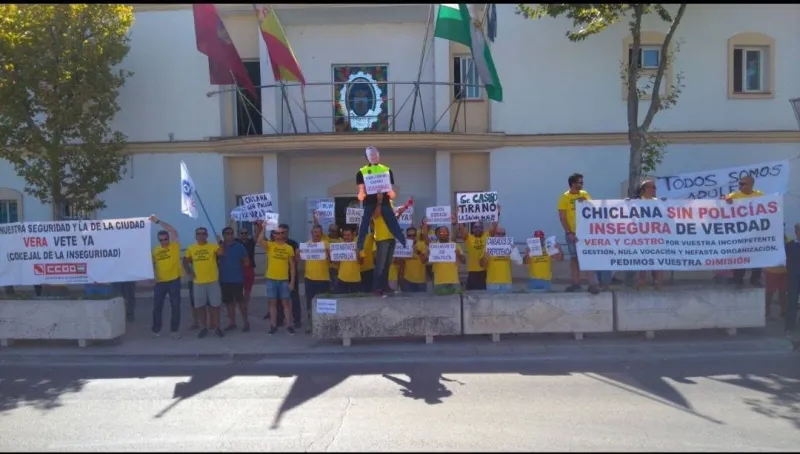 UPLBA-Chiclana carga contra la gestión del jefe de la Policía Local a las puertas de su jubilación