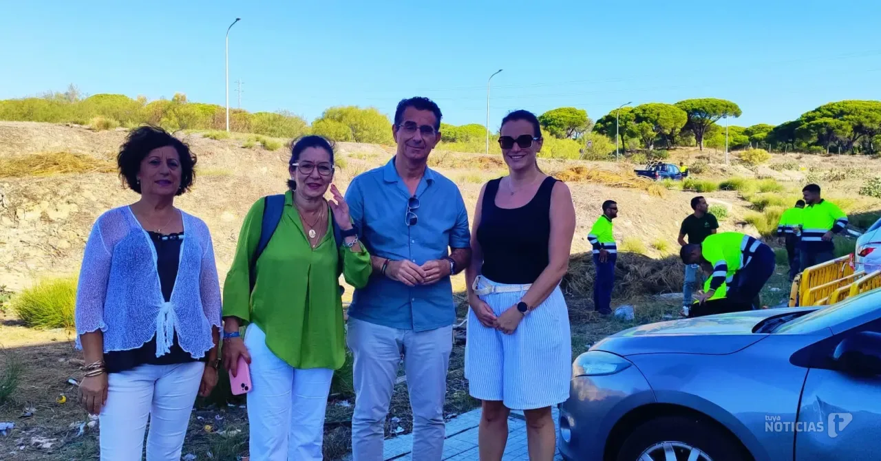 AVRA realiza trabajos de desbroce en las barriadas B16 y B17 de Barbate