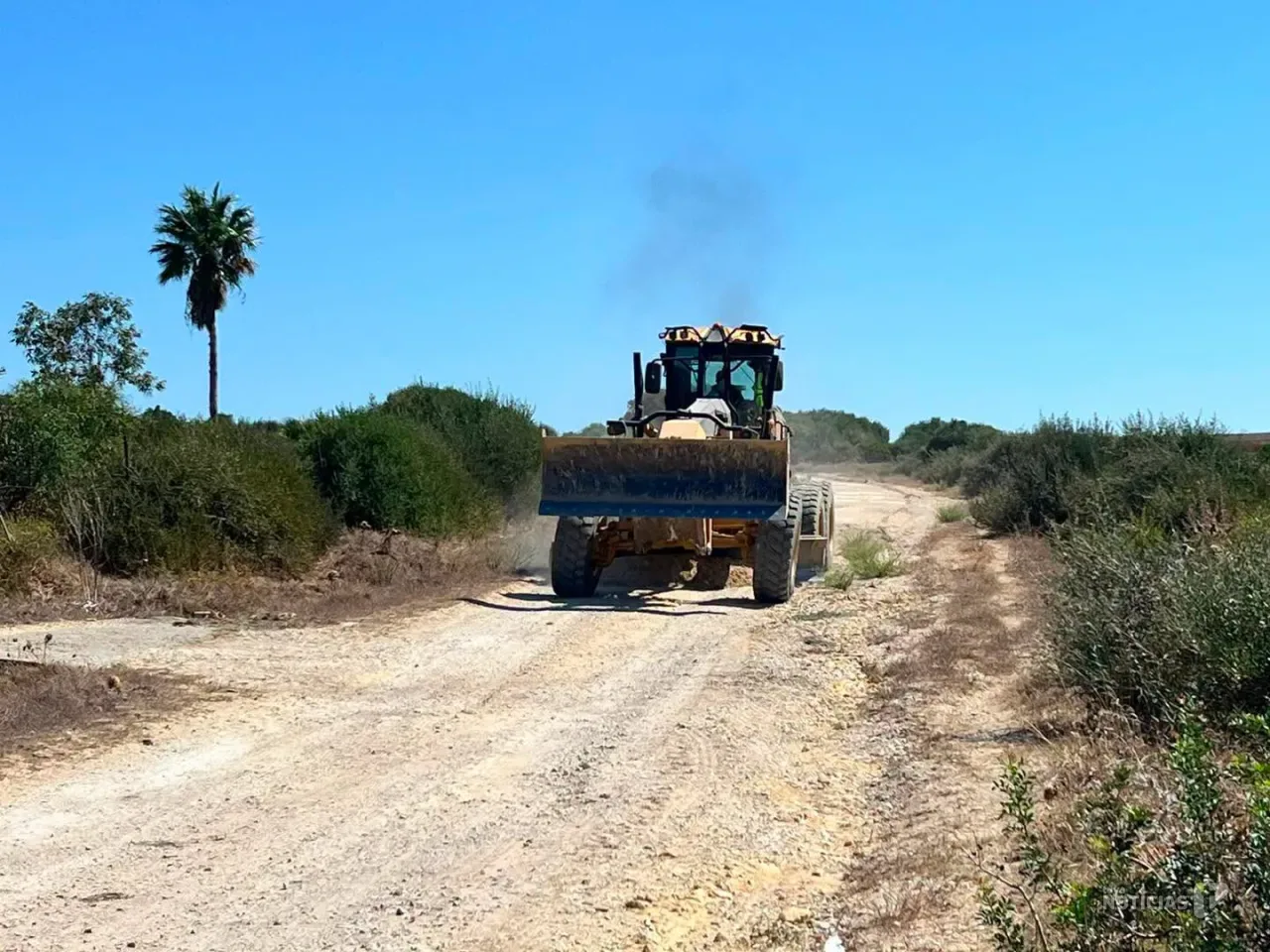 Vejer trabaja en sus caminos rurales