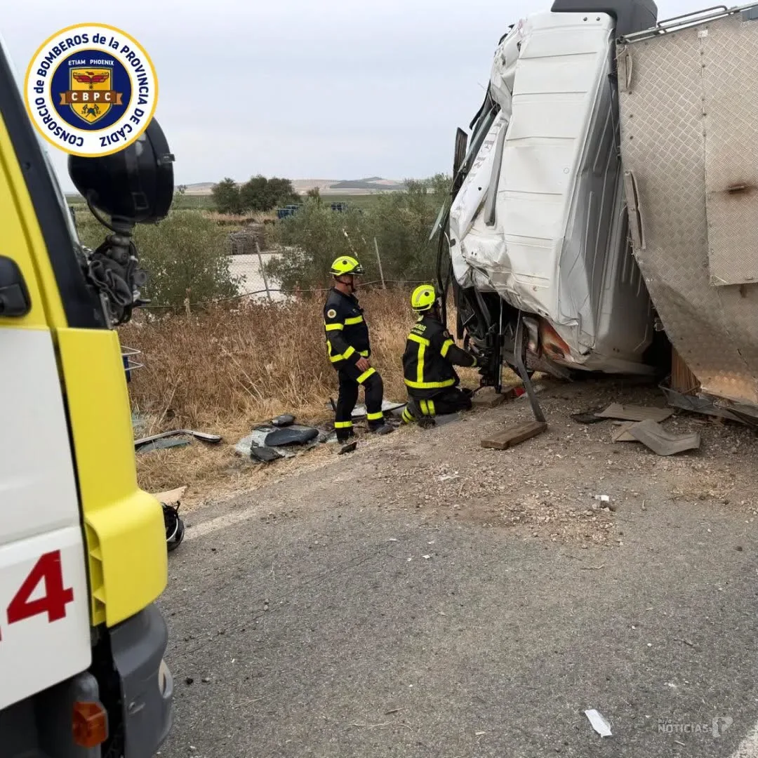 El accidente de un camión en la A-2200 deja un herido