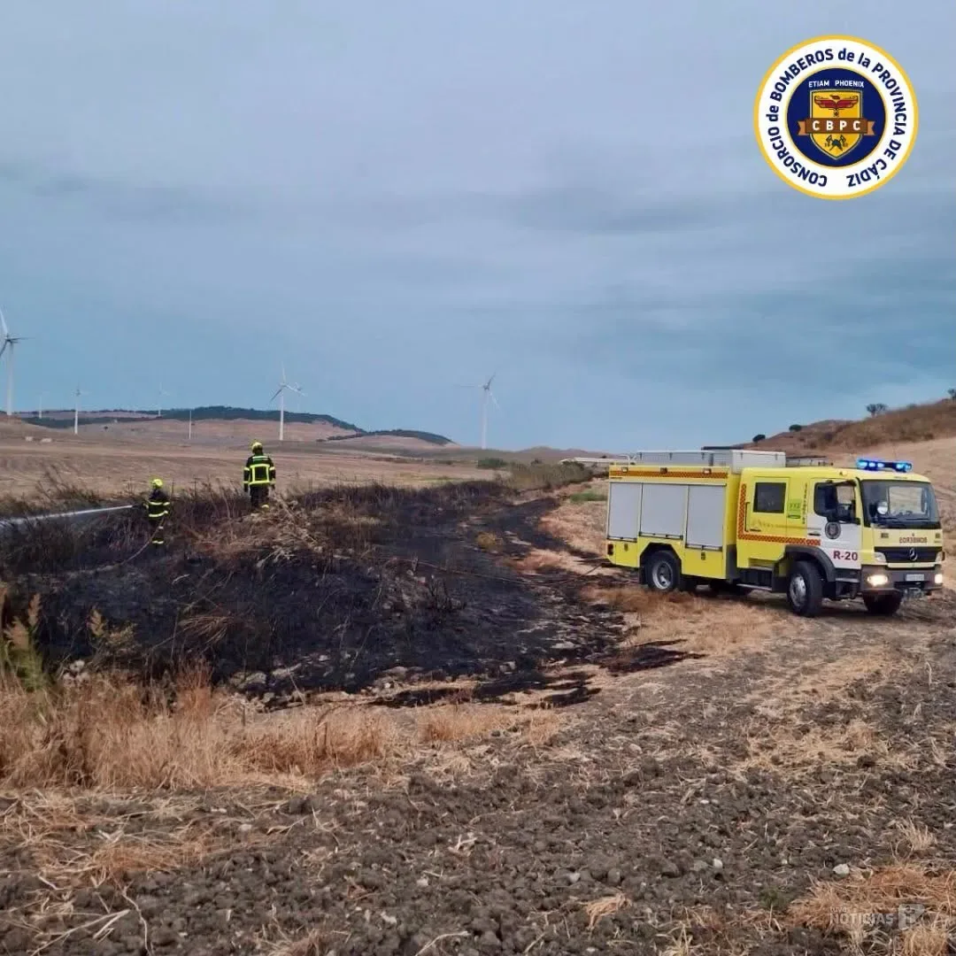Un incendio de pasto arrasa 5.000 metros cuadrados en la finca El Chaparral de Medina