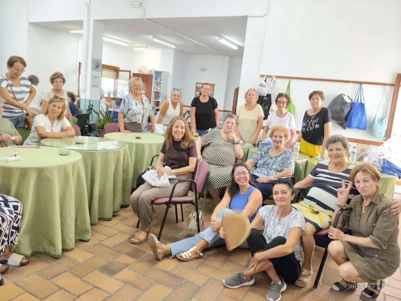 Talleres gratuitos de autocuidado, maquillaje y masaje para los mayores de Barbate
