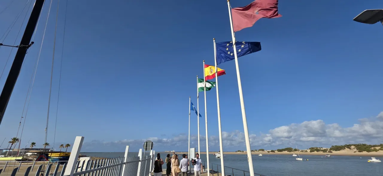 Sancti Petri renueva su Bandera Azul y refuerza su apuesta por el turismo sostenible