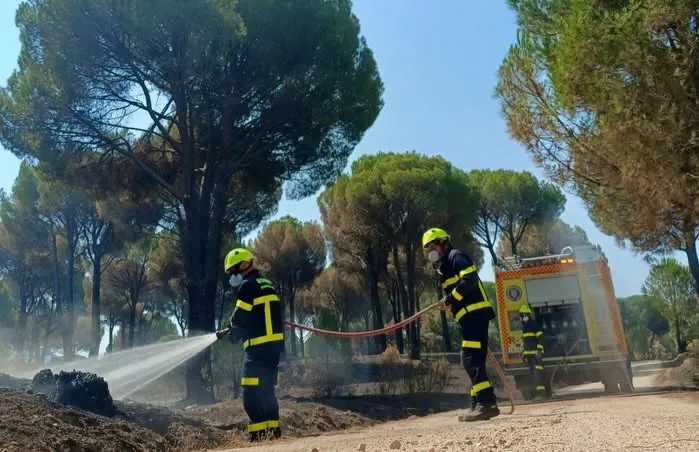 Bomberos gaditanos se desplazan a Zamora para reforzar la lucha contra los incendios forestales