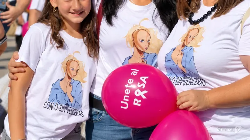 Conil vuelve a demostrar que la solidaridad no tiene límites en una emocionante marcha contra el cáncer