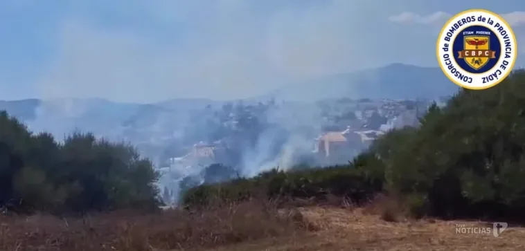 Los bomberos de Algeciras sofocan cuatro incendios simultáneos en una tarde