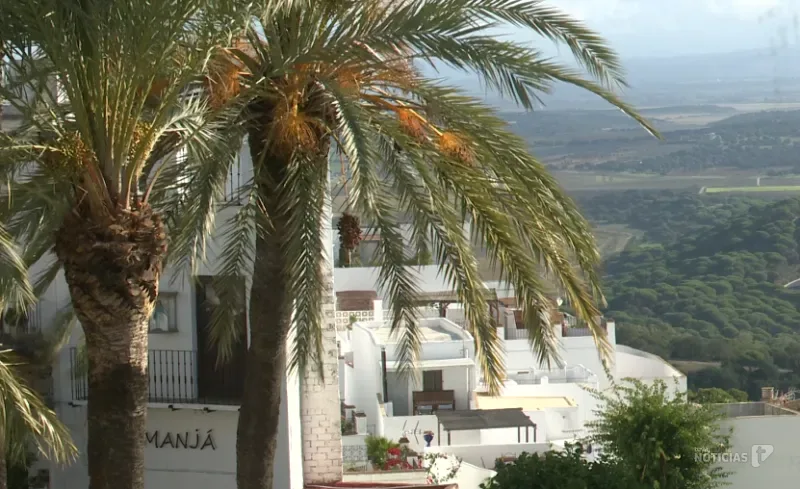 Vejer recibirá casi 90.000 euros de la Diputación para prevenir el Virus del Nilo, controlar plagas e instalar farolas solares