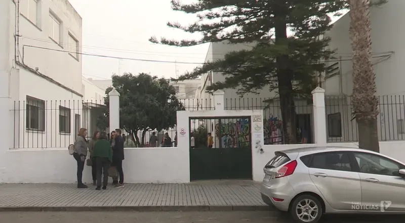 Vejer exige soluciones a la Junta por el caos en los comedores escolares