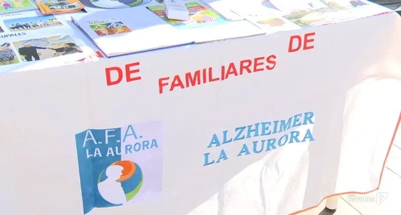 El alcalde de Chiclana visita la mesa informativa por el Día Mundial del Alzheimer