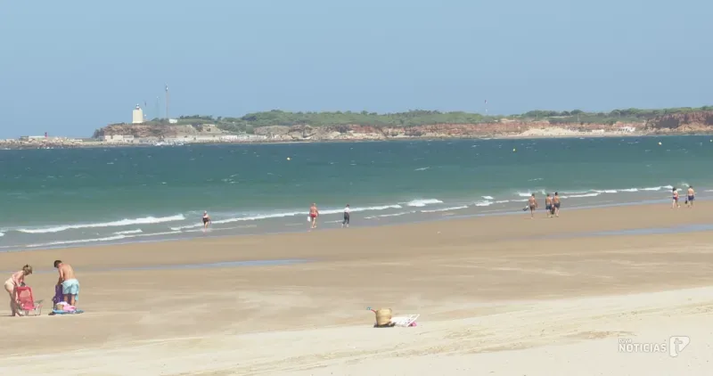 La Guardia Civil mantiene activa la búsqueda de información del cadáver encontrado en la playa de La Fontanilla