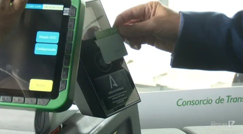 Vejer promociona la Tarjeta de Transporte para facilitar la movilidad en autobús