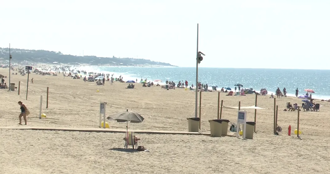 Las playas de Chiclana mejoran significativamente con 61.000 metros cúbicos más de arena