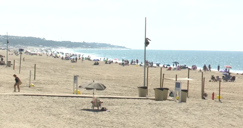 Las playas de Chiclana mejoran significativamente con 61.000 metros cúbicos más de arena