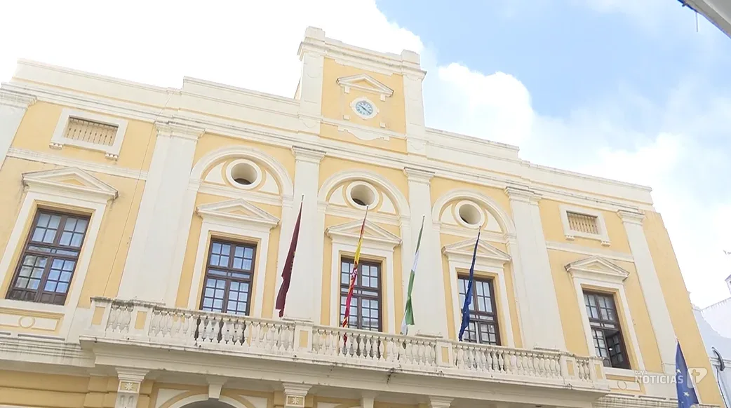 Chiclana convoca diez plazas de personal técnico y jurídico