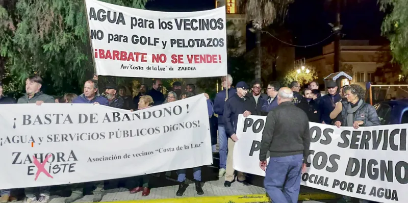Zahora reclama al Ayuntamiento el cumplimiento de una sentencia mientras denuncia un nuevo accidente por el mal estado viario