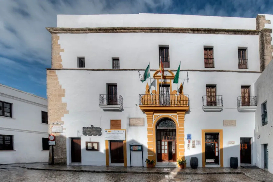 Tugasa lleva el arte contemporáneo al histórico Convento San Francisco de Vejer