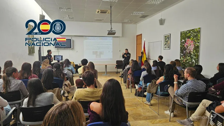 La Policía Nacional forma a 44 sanitarios de Algeciras en técnicas para prevenir agresiones