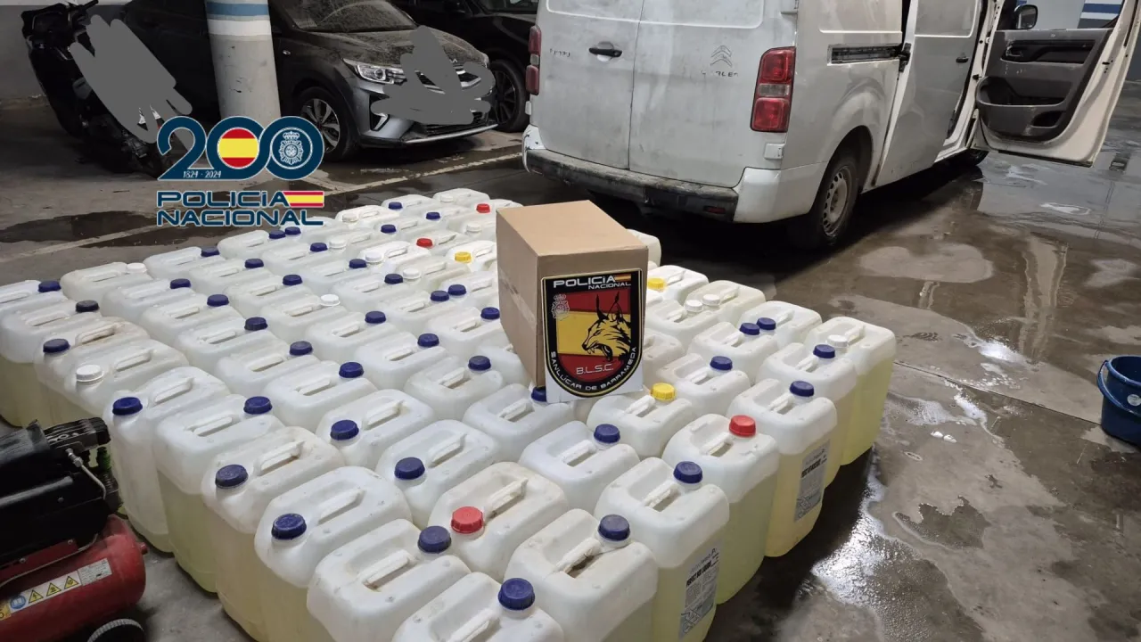 La Policía Nacional incauta 2.250 litros de combustible destinado a narcolanchas en Sanlúcar